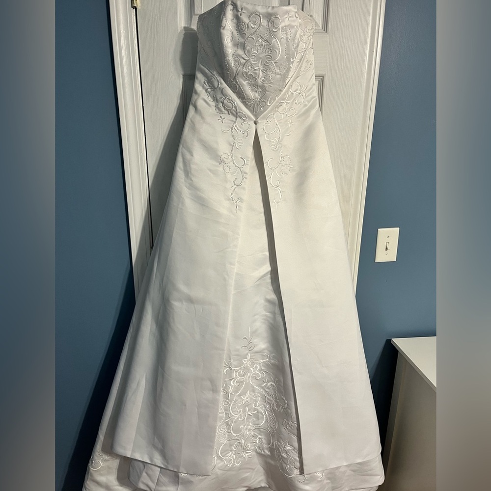 Elegant White Wedding Dress